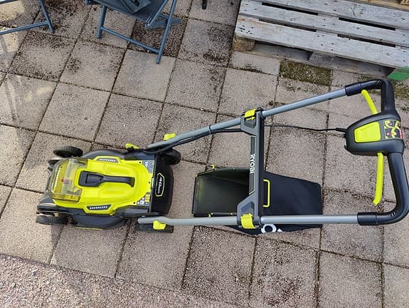 Ryobi One+ Gräsklippare RY18LMX40C-0 40cm + Batterier/Laddare