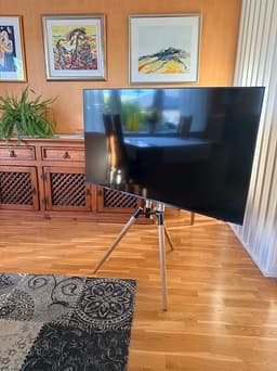 Samsung 50” 4K Smart TV + fint ekstativ
