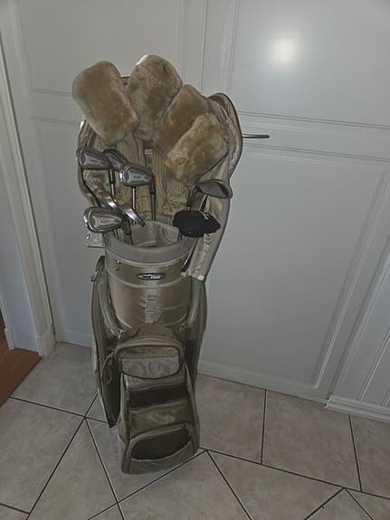 Golfset med bag och klubbor beige