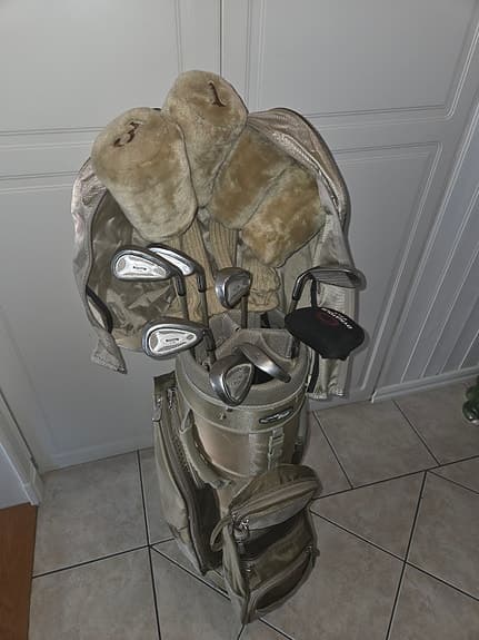 Golfset med bag och klubbor beige