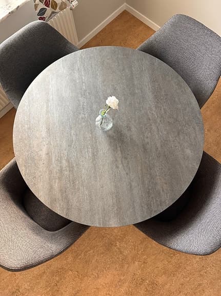 Matgrupp IKEA MARIEDAMM + 4 TOSSBERG stolar – fint skick