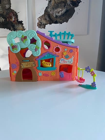 Littlest Pet Shop lekset hus och veterinärklinik