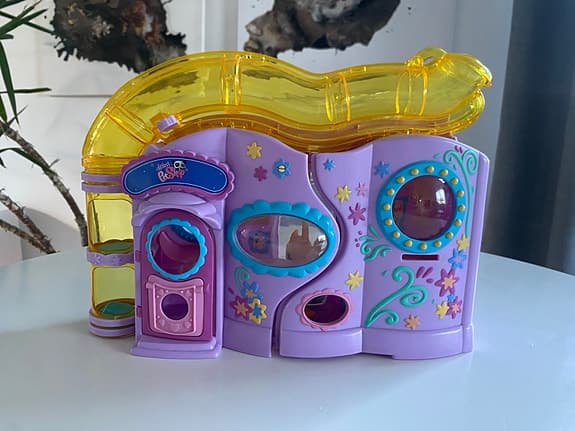 Littlest Pet Shop lekset hus och veterinärklinik