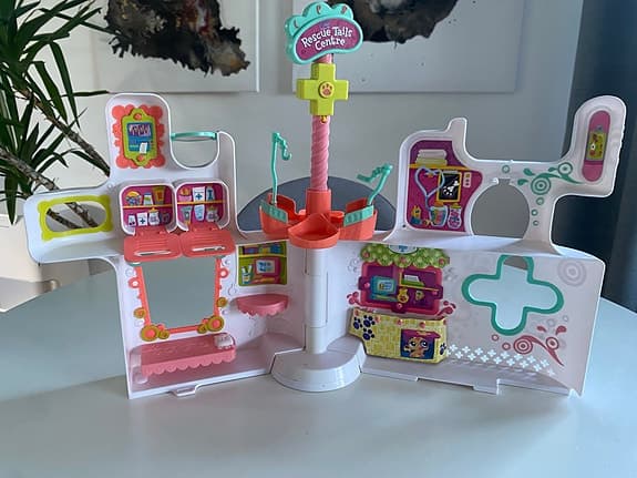 Littlest Pet Shop lekset hus och veterinärklinik
