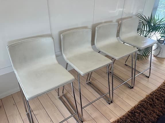 Fem barstolar BERNHARD från IKEA.