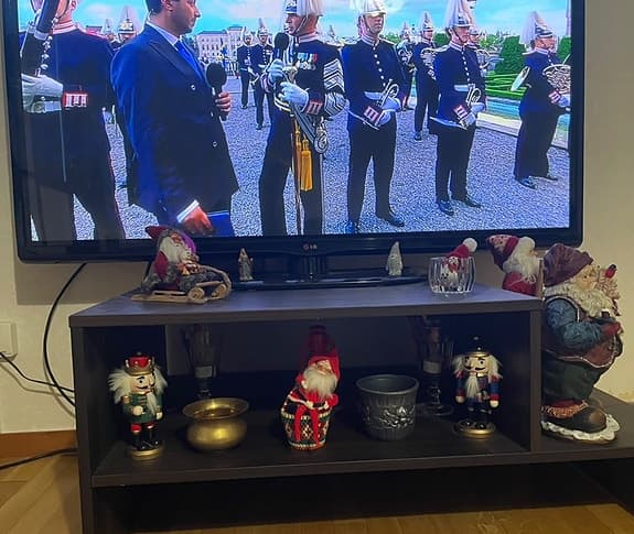 LG 50" TV + TV-bänk GRATIS – 600 kr