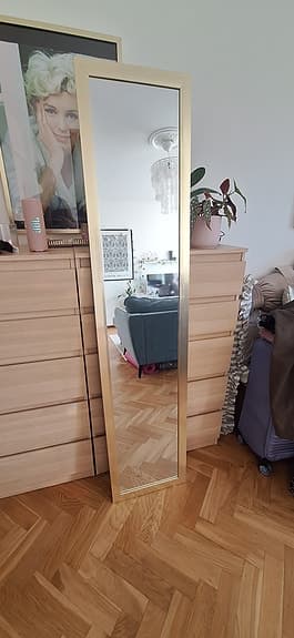 Helkroppsspegel med guldram