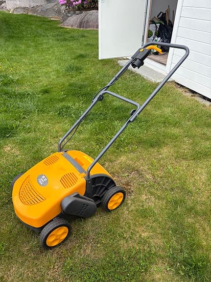 Stiga VE 32 1500W vertikalskärare/gåräfsare orange