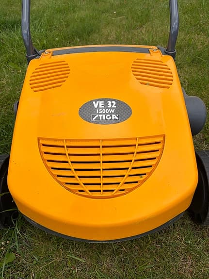 Stiga VE 32 1500W vertikalskärare/gåräfsare orange