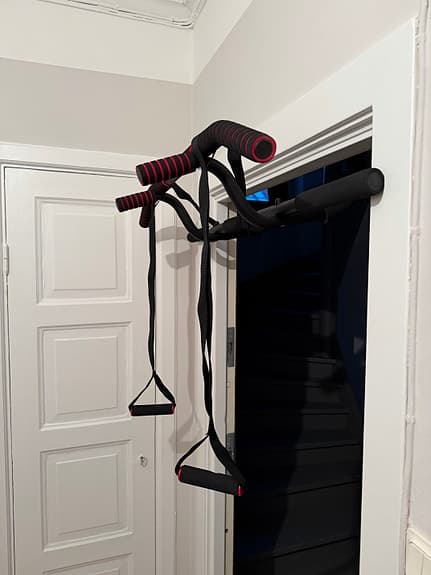 Pull up-bar / Dörrtrapets för hemmaträning