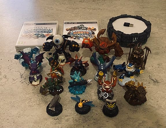 3 Skylanders spel och figurer till Playstation 3