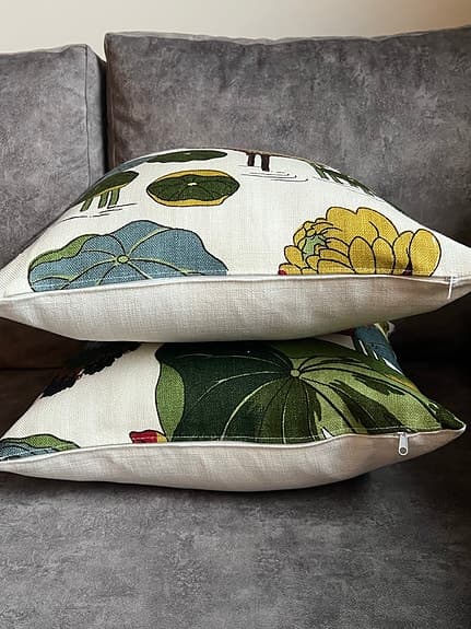 2st Kuddfodral/ Tyg Från Svenskt Tenn/ GP & JBAKER/ Lotus