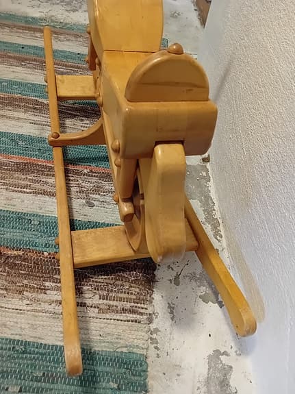 Gungmotorcykel i trä