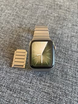 Apple Watch Series 4 44 mm i rostfritt stål, länkarmband i rostfritt stål