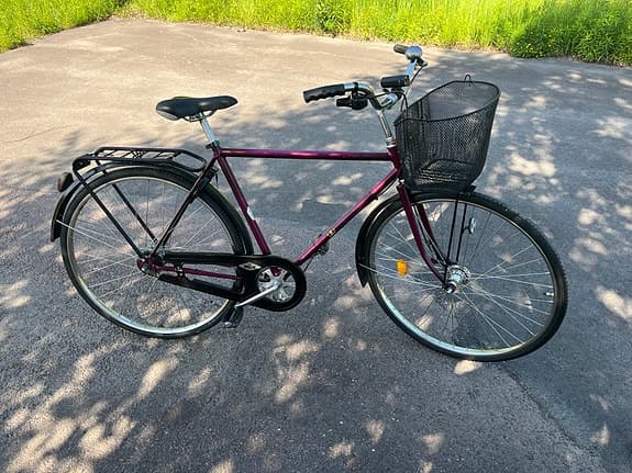 Rex Herrcykel är 28tum hjul
