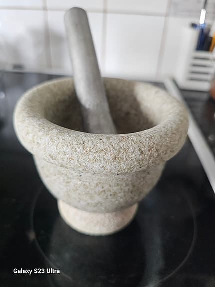 Mortel i sten grå
