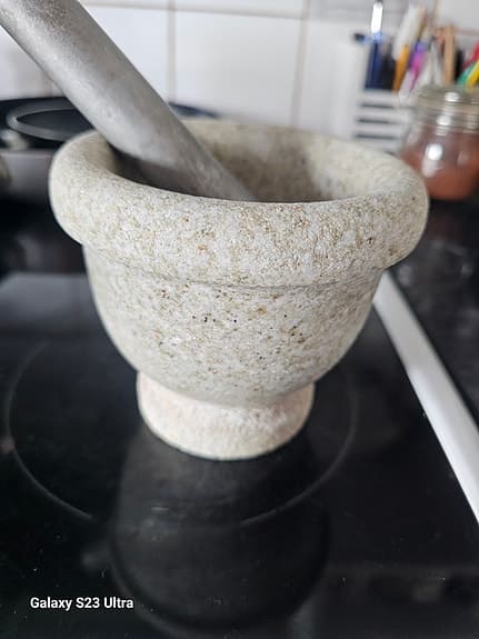 Mortel i sten grå