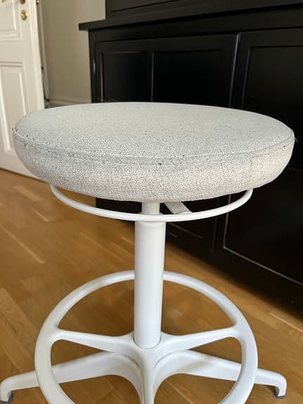 Ikeas höj och sänkbara pall Lidkullen