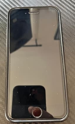 Selling iPhone SE 128 gb - screen protector and case included, black