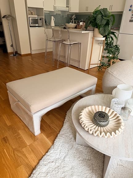Stor sittbänk vit/beige (ny) utomhusmöbel