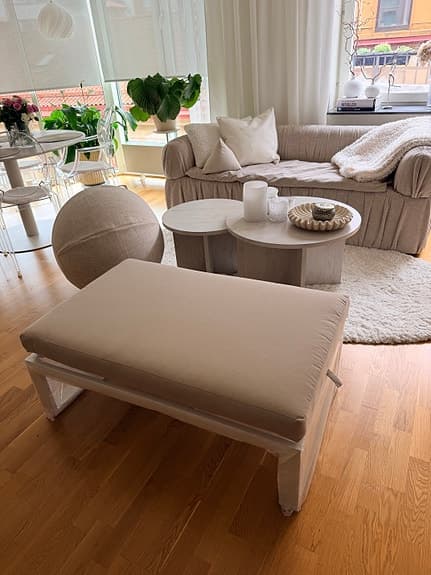Stor sittbänk vit/beige (ny) utomhusmöbel