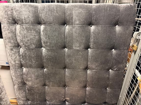2 st sänggavlar i sammet från Sweef, 120 cm.