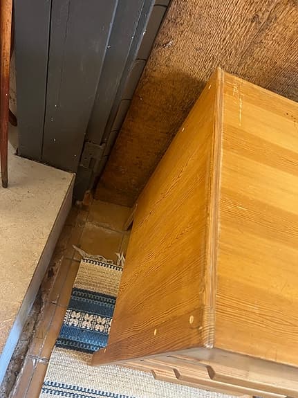 Liten byrå i furu med 4 st lådor