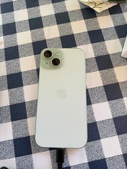 Apple iPhone 15 256 GB grön