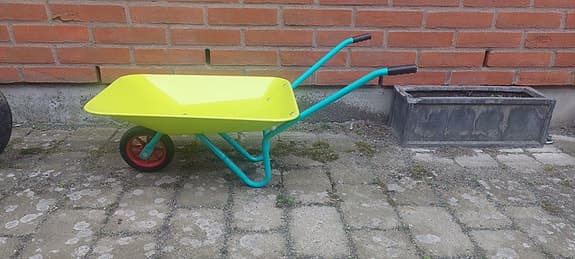 Liten skottkärra för barn