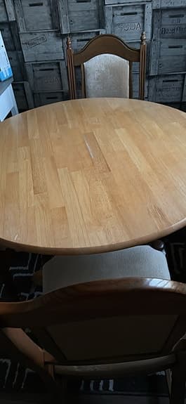 IKEA Anders Pehrson runt matbord i trä