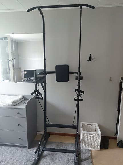 Multigym ställning för hemmaträning svart