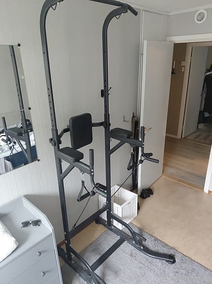 Multigym ställning för hemmaträning svart