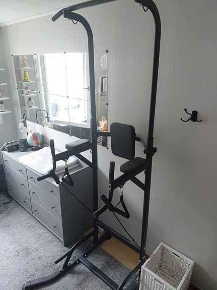 Multigym ställning för hemmaträning svart