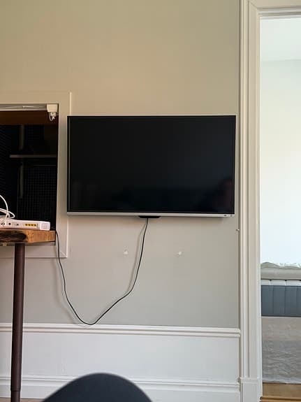 Toshiba 40” Full HD Smart TV med väggfäste (saknar kontroll)