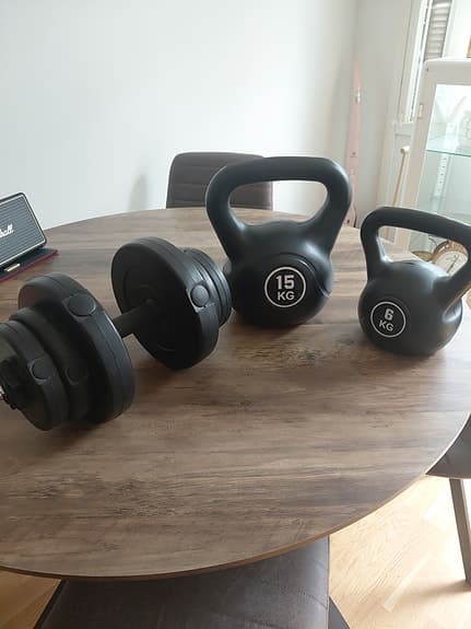 Kettlebells 15 kg och 6 kg + justerbar hantel