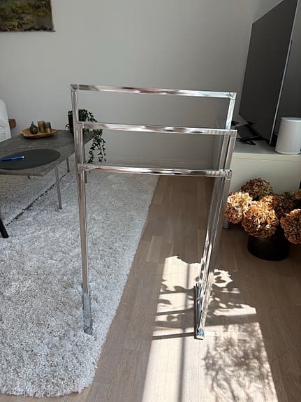 Kromad handdukshängare i metall