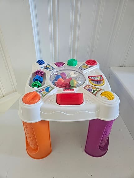“Fisher Price Aktivitetsbord/ Brilliant Basics – Musical Pop-tivity Table.”