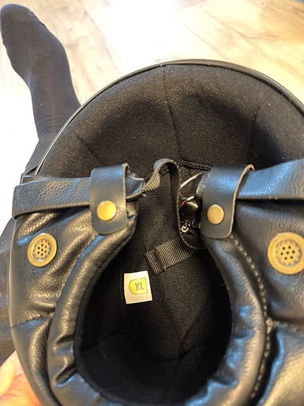 Svart MC-hjälm med glasögon stl XL