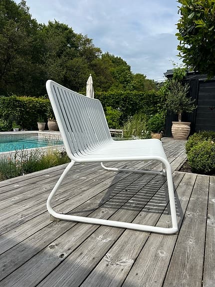 Vit utesoffa ”Belleville” i aluminium