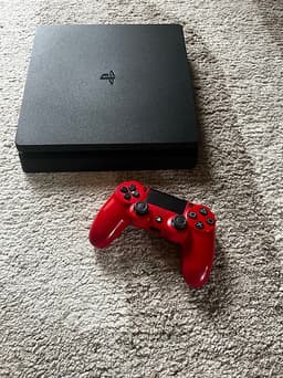 Sony Playstation 4 konsol med röd handkontroll