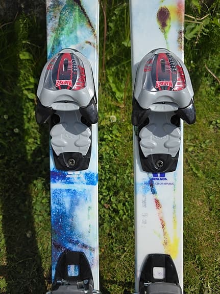 Armada Kirti slalomskidor 135 cm med bindningar