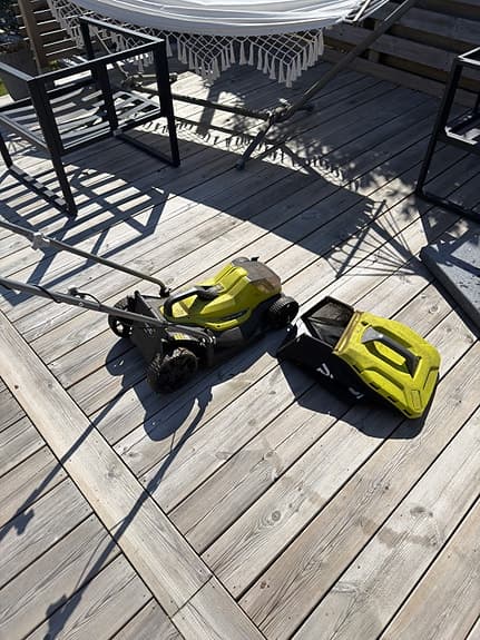 Ryobi gräsklippare batteridriven med batteri och laddare