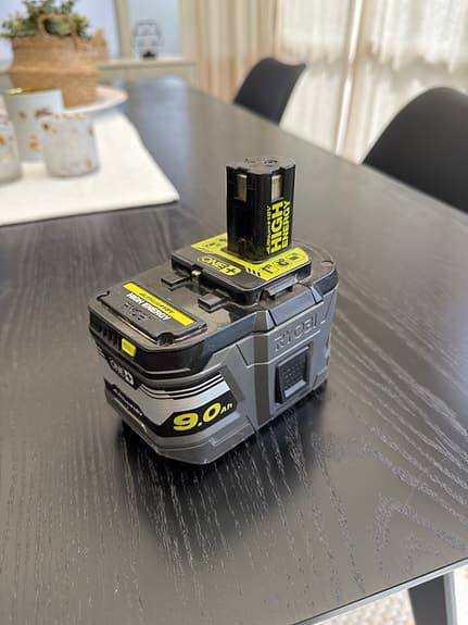 Ryobi gräsklippare batteridriven med batteri och laddare