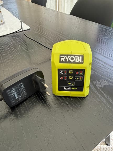 Ryobi gräsklippare batteridriven med batteri och laddare