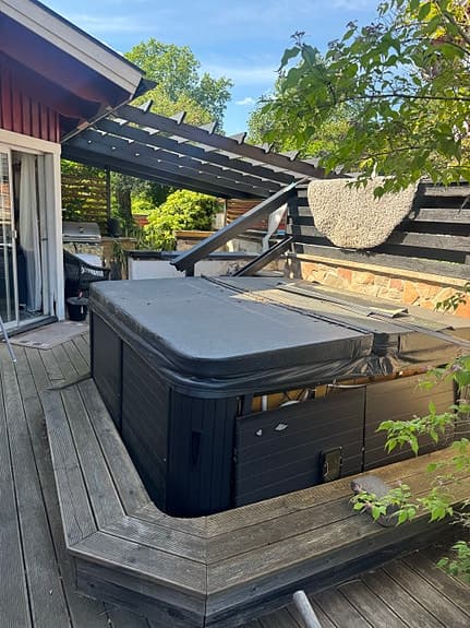 Spabad utomhus med lock