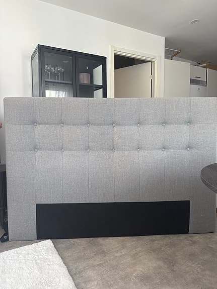 Jysk sänggavel grå textil