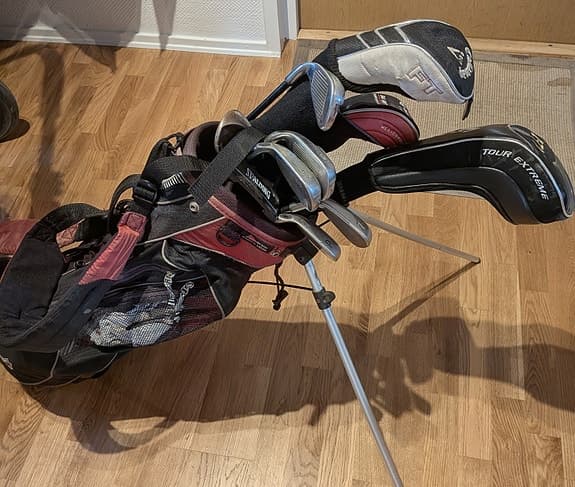 Golfbag med klubbor - nybörjarset