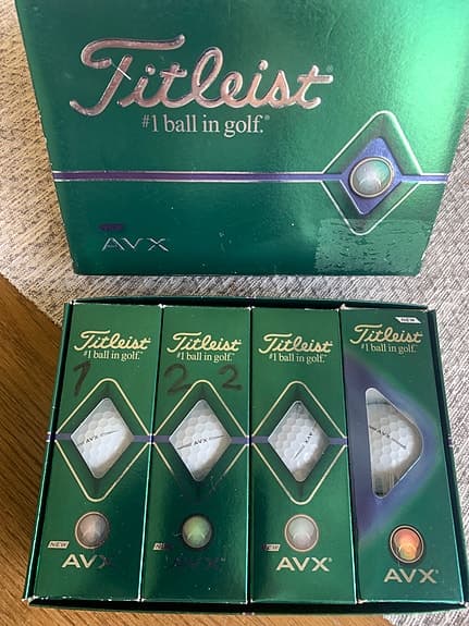GOLFBOLLAR TITLEIST AVX  (NYSKICK).