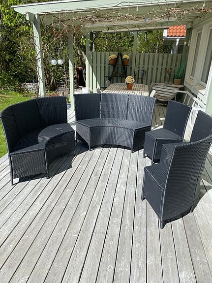 Rund svart rotting loungesoffa för uteplats
