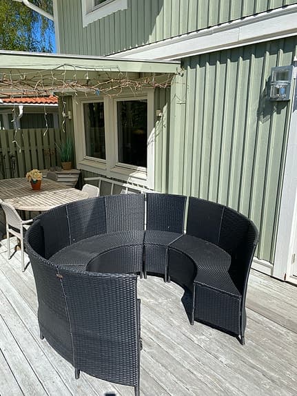 Rund svart rotting loungesoffa för uteplats